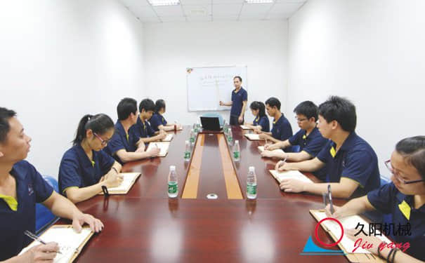 青青草乱伦视频青青草下载网址车间安全生产管理会议,归纳了“人、机、料、境、法”